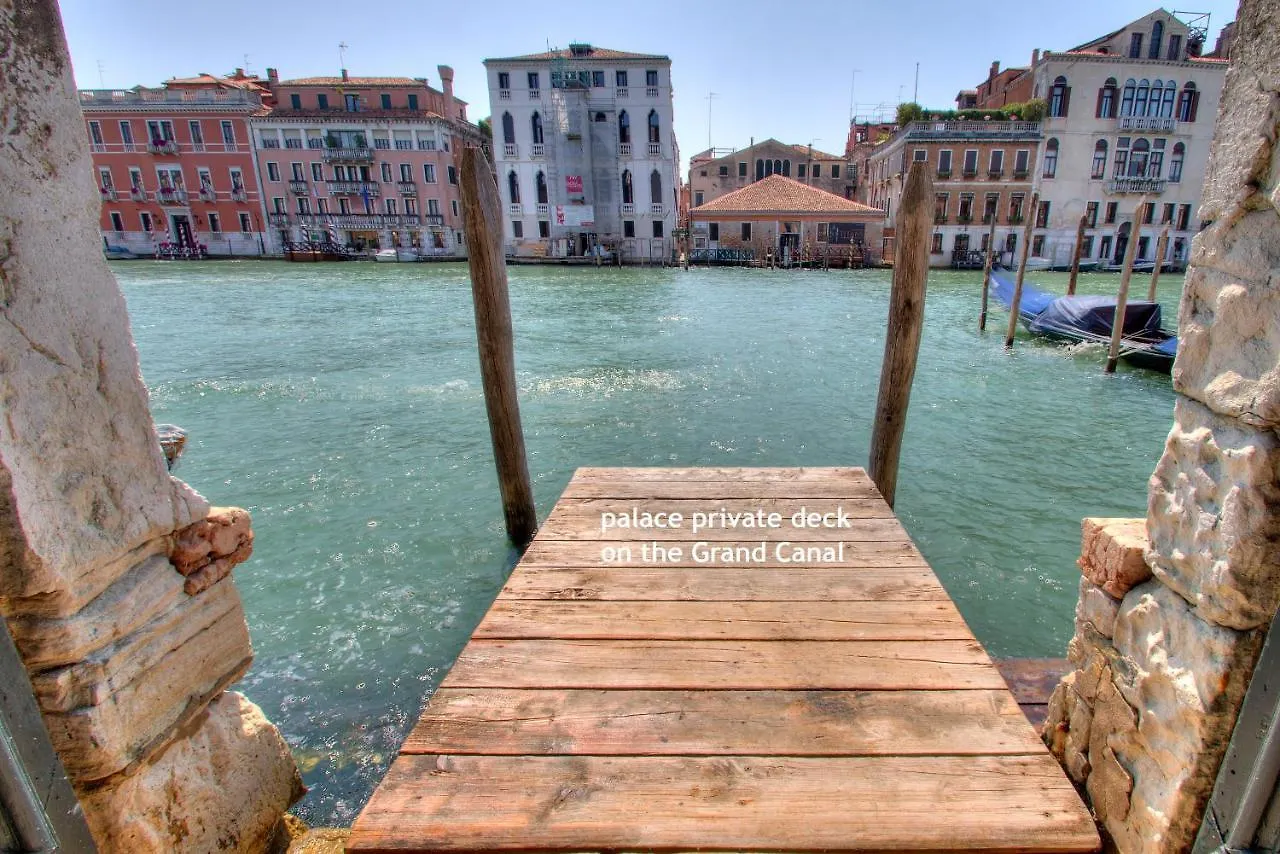 Tribuno Grand Canal 0*, Venice Italy